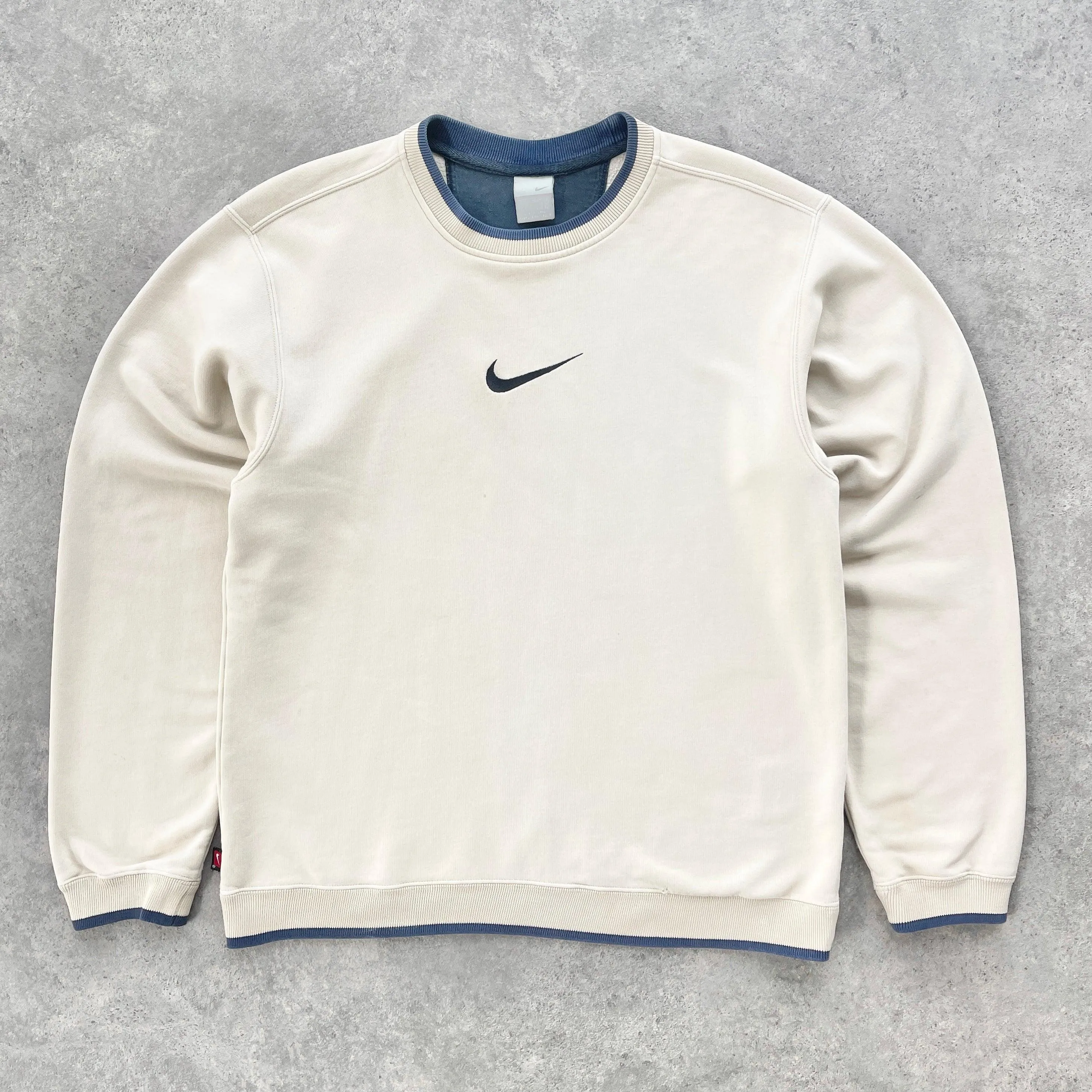 Nike RARE 2000s heavyweight embroidered sweatshirt (M)